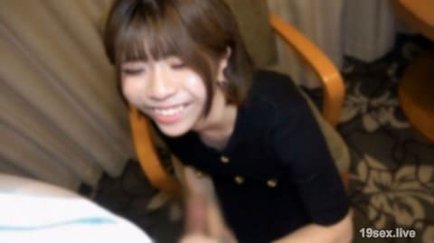 【无码】身高150cm纤细可爱娇小女性⤴总是笑着愉快地握着鸡巴的样子真好！仔细观察淫穴内部 快乐地吞下并中出※特典高画质 FC2-PPV-4770251